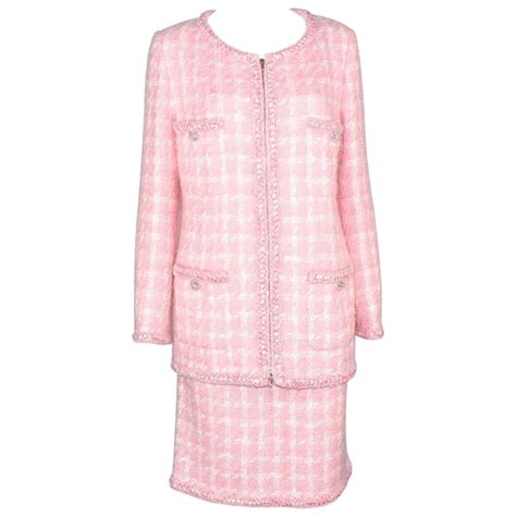 tweed tissu chanel|Chanel tweed suit pink.